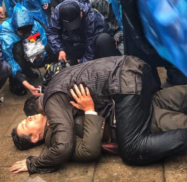 山影新剧《大运河》 李金哲寒冬暴雨拍打戏超敬业