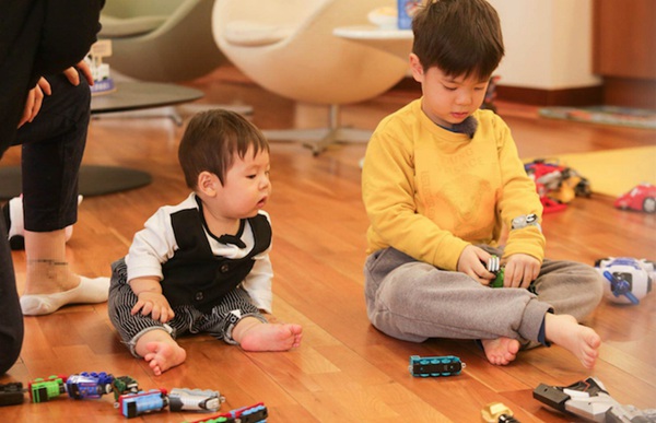 霍思燕《妈超3》带“小嗯哼” 嗯哼吃醋“闹情绪”