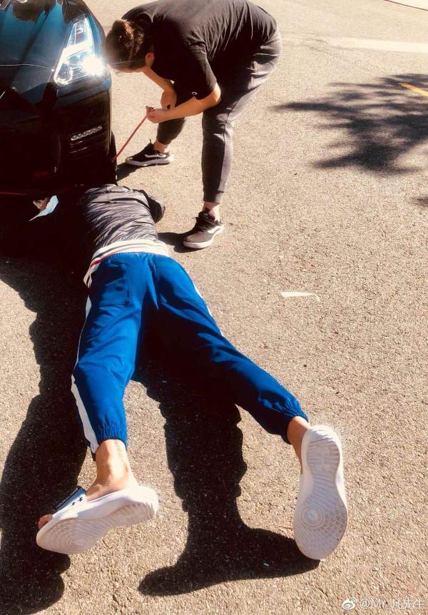 吴亦凡jio式鸡汤上线 网友笑称“行走的鸡汤凡”