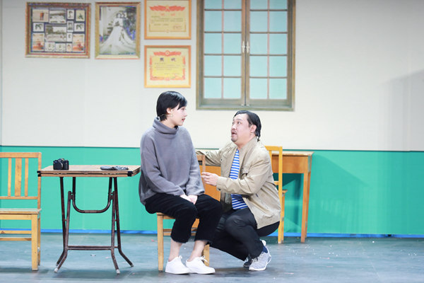 《欢乐喜剧人》迎总决赛上半场 贾冰玩穿越张云雷相声剧首秀