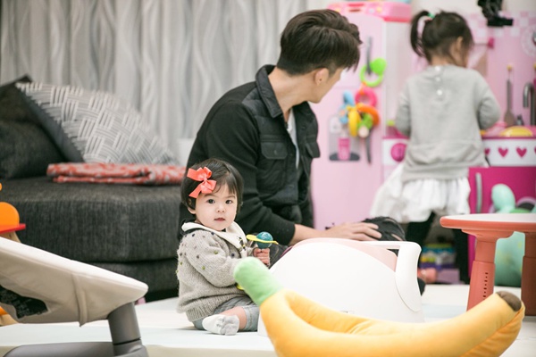 贾静雯上《妈超3》挑战“一带二” 咘咘波妞同框首秀