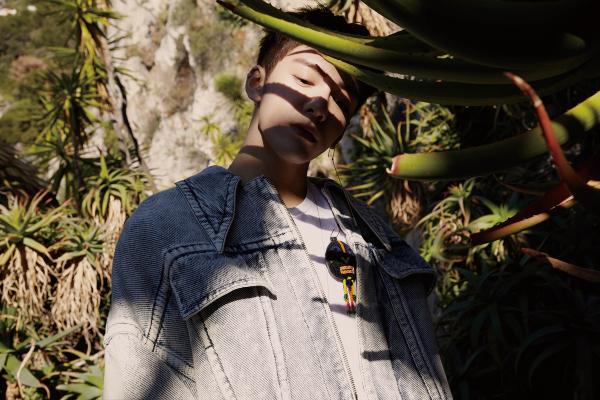 曾舜晞时尚写真曝光 造型简约展现别样优雅