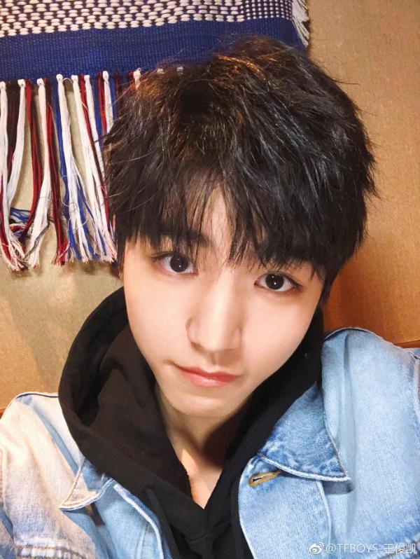 王俊凯新发型被网友疯狂打call 一双水汪汪大眼眸太吸睛