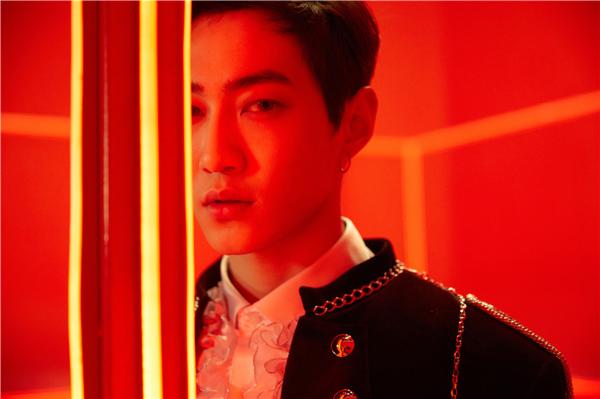 D七少年团出道EP《Red Alert》即将发布 同名MV预告片席卷红色风暴