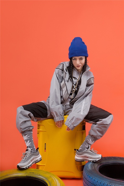 Swaggie杨舒涵兴奋齐玩Funk元素 气场强台风正燃炸现场