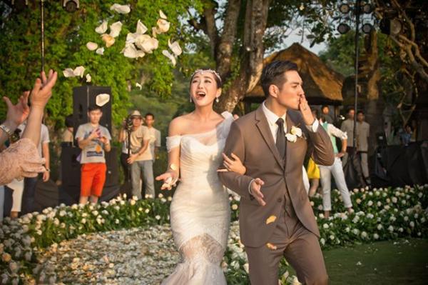 杜若溪孕照曝光 严屹宽深情亲吻妻子孕肚超幸福