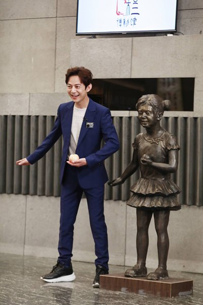 “何炅兄妹”《我是大侦探》世纪同框 吴磊马思纯争相求合影