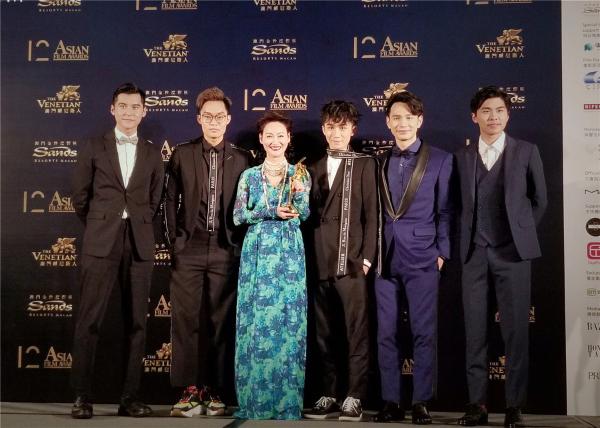 惠英红：获奖无数也紧张 金像金马双料影后再夺电影大奖