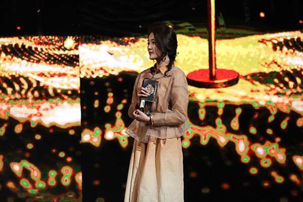 《声临其境》大秀上演 张可盈为赵立新朱亚文打Call