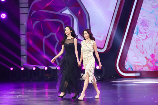 重聚西湖追忆“新白”情缘｜打开这期《王牌对王牌》，就好像回到了26年前的电视机前 穿越时光机，打开任意门，浙江卫视《王牌对王牌》就好像拥有哆啦A梦的神奇