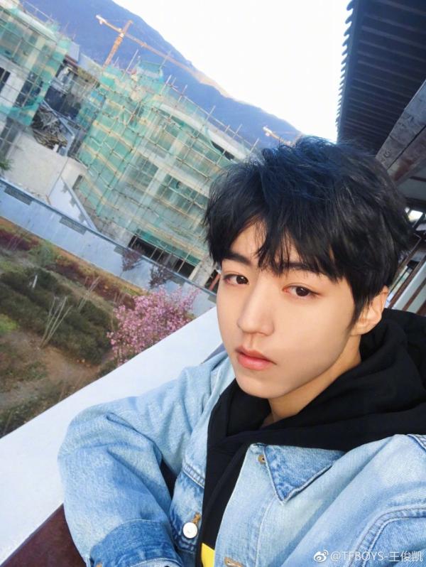 王俊凯新发型被网友疯狂打call 一双水汪汪大眼眸太吸睛