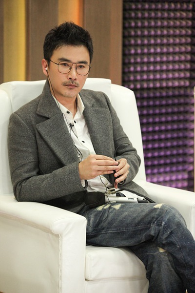 柳云龙综艺首秀《声临其境》搞怪 被谍战剧耽误的段子手