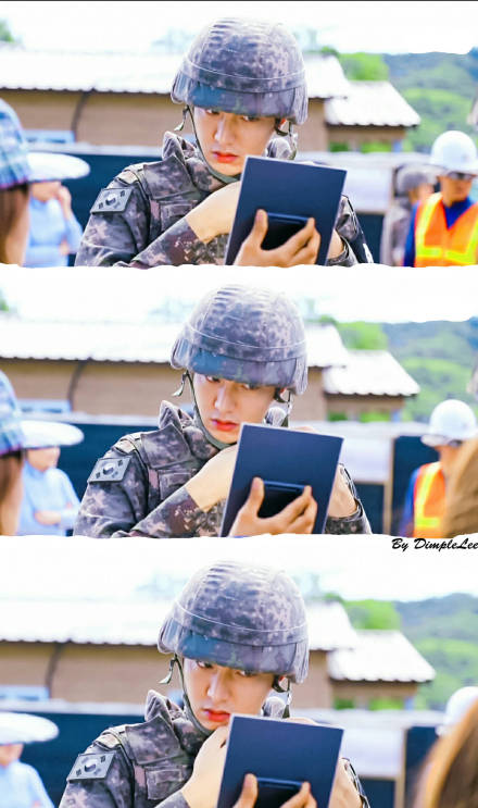 李敏镐最新军装照曝光略显发福 但合照中的他依旧很亮眼