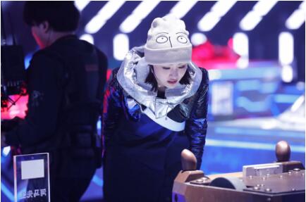 《这就是铁甲》首录 郑爽好奇宝宝上线装扮抢镜