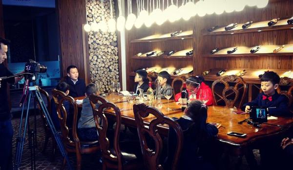 《小记者带你看世界》第一期专访:葡萄酒的文化世界