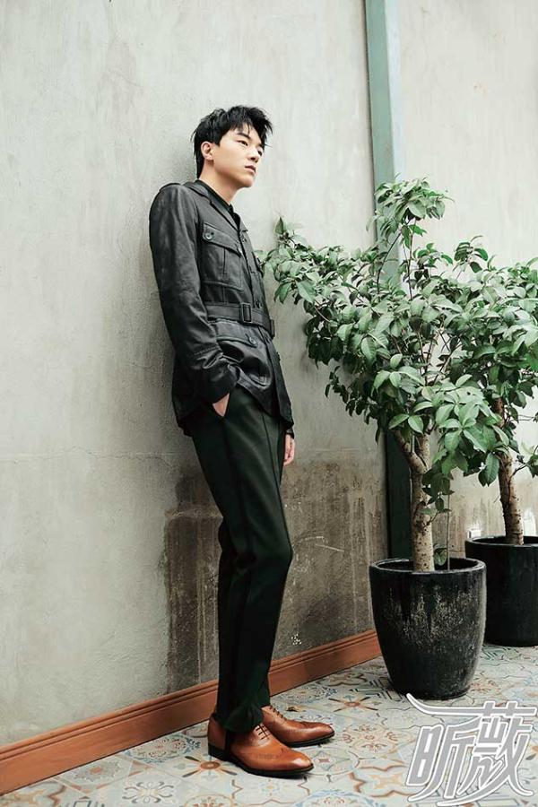 魏天浩《昕薇》大片曝光 摩登少年演绎英伦复古