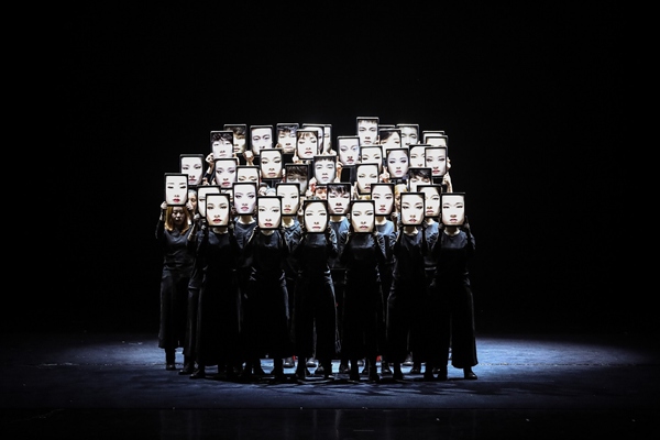 《对话·寓言2047》单元节目登央视舞台 张艺谋高冷起来太惊喜