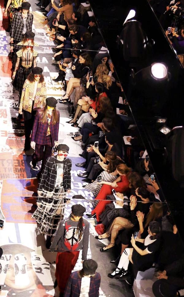 赵宇彤与佐伊·达奇、Angelababy出席巴黎时装周引关注