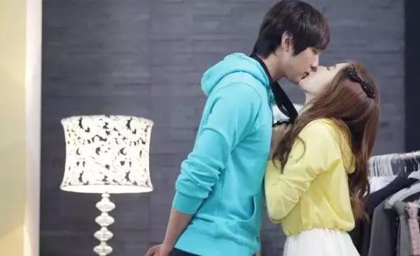 豆瓣评分8.6，万年女配熬成唯一女主！