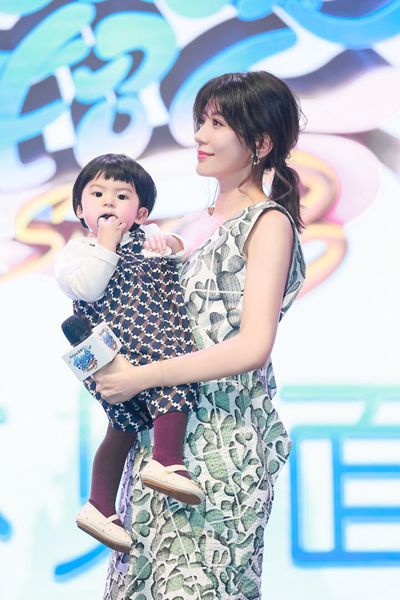 贾静雯回应“四胎计划”：我已经打烊了，现在很幸福！