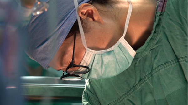 大型观察式医疗纪实节目《生机无限》将迎首播 “零明星”阵容高难度制作能否大放异彩