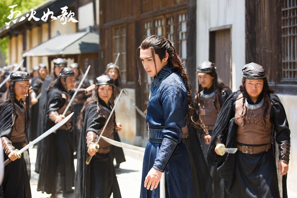 《烈火如歌》高能来袭 周渝民迪丽热巴携手智斗迎敌