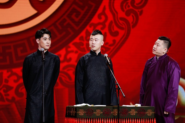 《欢乐喜剧人》“终极魔王”大潘、佳佳来战 张云雷重伤后涅槃