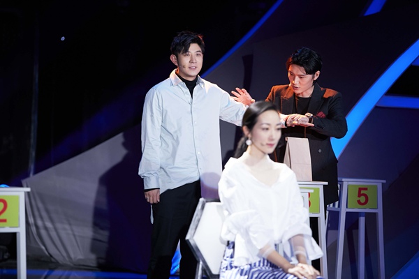 《奇迹时刻》圆满收官 高晓攀化身勇士挑战高危魔术