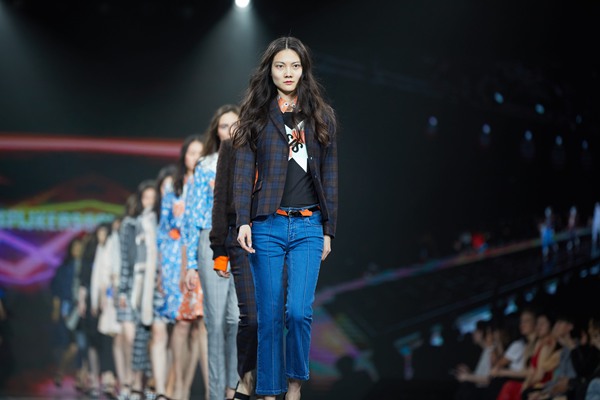 TOP100外滩时尚盛典闪耀上海