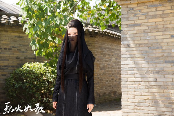 超级剧集《烈火如歌》首播获赞 周渝民迪丽热巴亮相引热议风暴