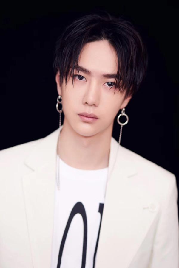 王一博受邀担任《创造101》舞蹈导师 火力全开燃炸舞魂