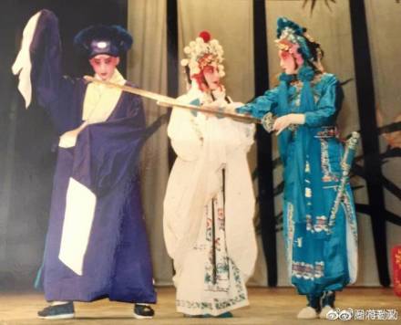 蒋勤勤和闺蜜一起晒孕肚照 力破塑料姐妹花传闻