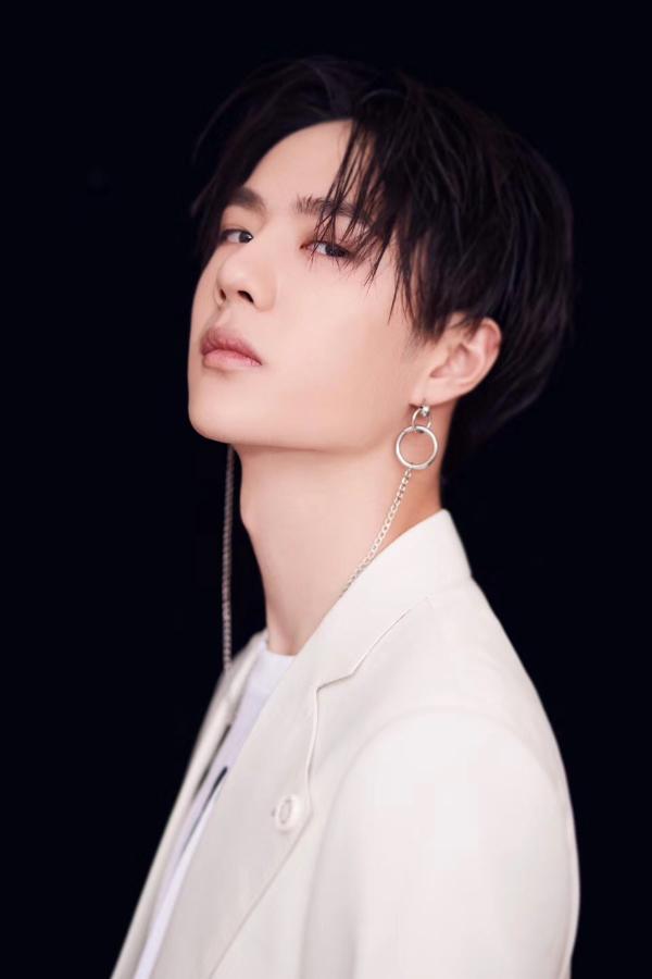 王一博受邀担任《创造101》舞蹈导师 火力全开燃炸舞魂