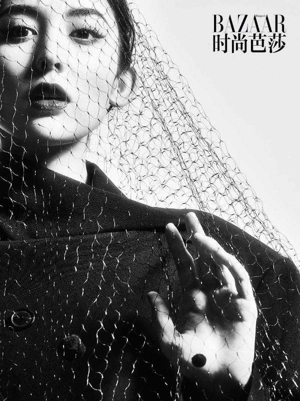 娜扎化身摩登女郎登上《时尚芭莎》封面 复古造型超吸睛