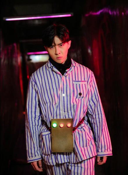 《暗夜古宅》四人各自为营 周艺轩抖机灵抱唐禹哲大腿