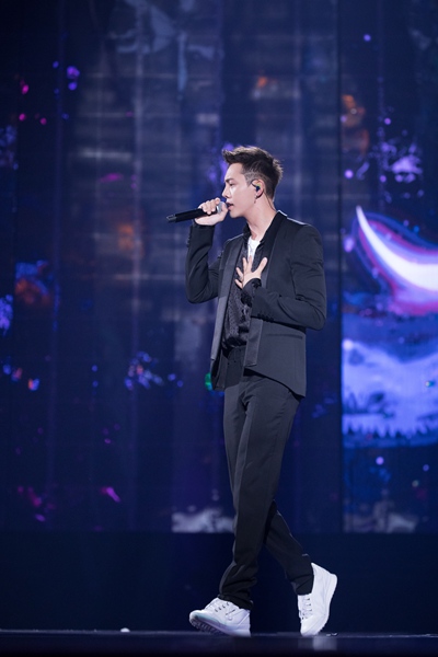 陈伟霆首唱新歌《清醒梦境》《W企划》延续街舞模式燃爆舞台