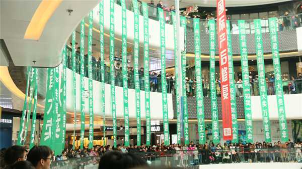 刘惜君新专首签因歌迷热情加时 演唱《浪里游》引全场合唱