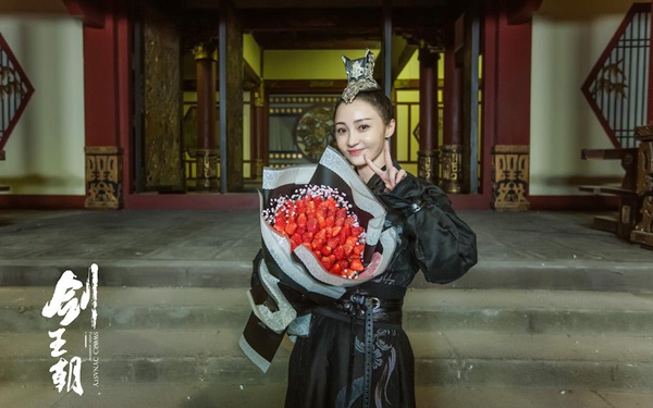 新武侠剧《剑王朝》正式杀青 豪华主演阵容引期待