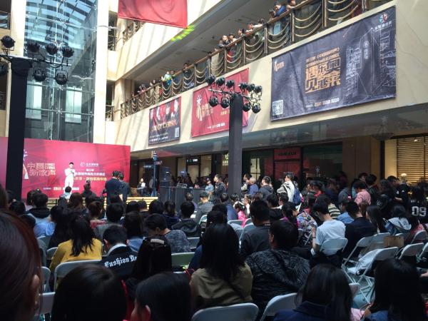 相约新歌声 唱响乐多港奥莱运动嘉年华第一音符