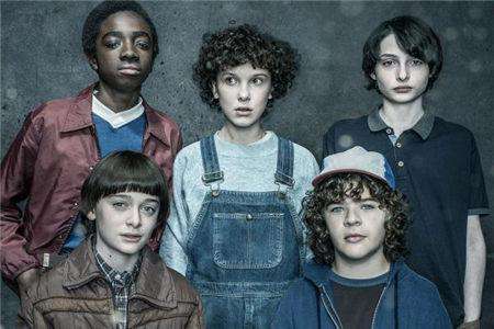 《怪奇物语》第二季霍金斯小镇怪事不断 十一发现迈克有危险前往营救