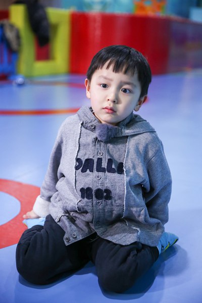 大麟子遭遇勇气考验意外摔倒 邓莎展现高情商暖心开导