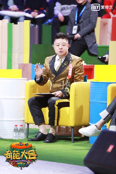 高晓松《奇葩大会》抨击200亿富二代 教育其：要有一以贯之的世界观