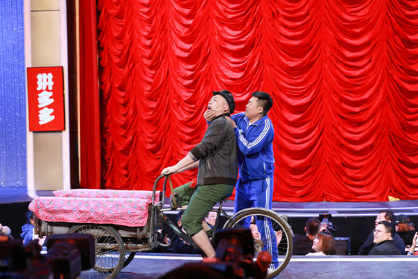 《欢乐喜剧人》迎决战之夜 贾冰致敬芳华郭麒麟助阵张云雷