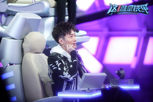 《这就是铁甲》四大战队正式开战 张一山意外扬言退出