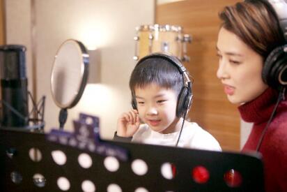 杨子黄圣依有钱还比我们拼,怪不得安迪没被宠坏