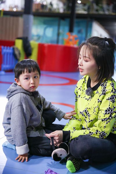 大麟子遭遇勇气考验意外摔倒 邓莎展现高情商暖心开导