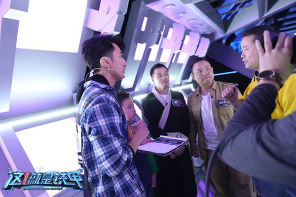 《这就是铁甲》四大战队正式开战 张一山意外扬言退出