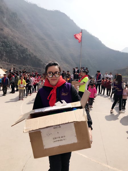 亲赴山区爱心助学 柳妍熙：人生中最宝贵的一课 呼吁爱心人士关注山区留守儿童与老人