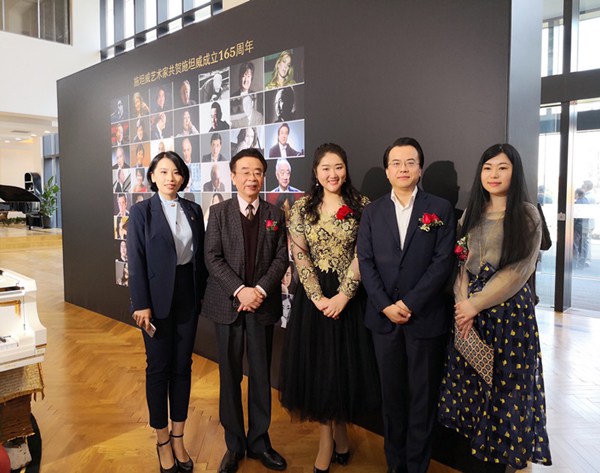 钢琴家田佳鑫与郎朗共同亮相施坦威165周年庆典 首站重庆蓄势待发