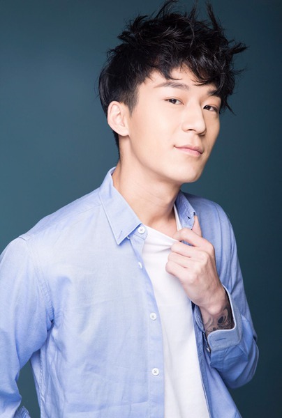 超级剧集《套路》开机 刘嘉伟倾情演绎热血少年